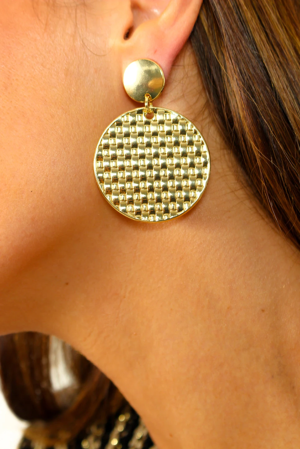 YOKO Hear To Look Good - Gold Textured Drop Earrings 2 YOKO Hear To Look Good - Gold Textured Drop Earrings - Image 2